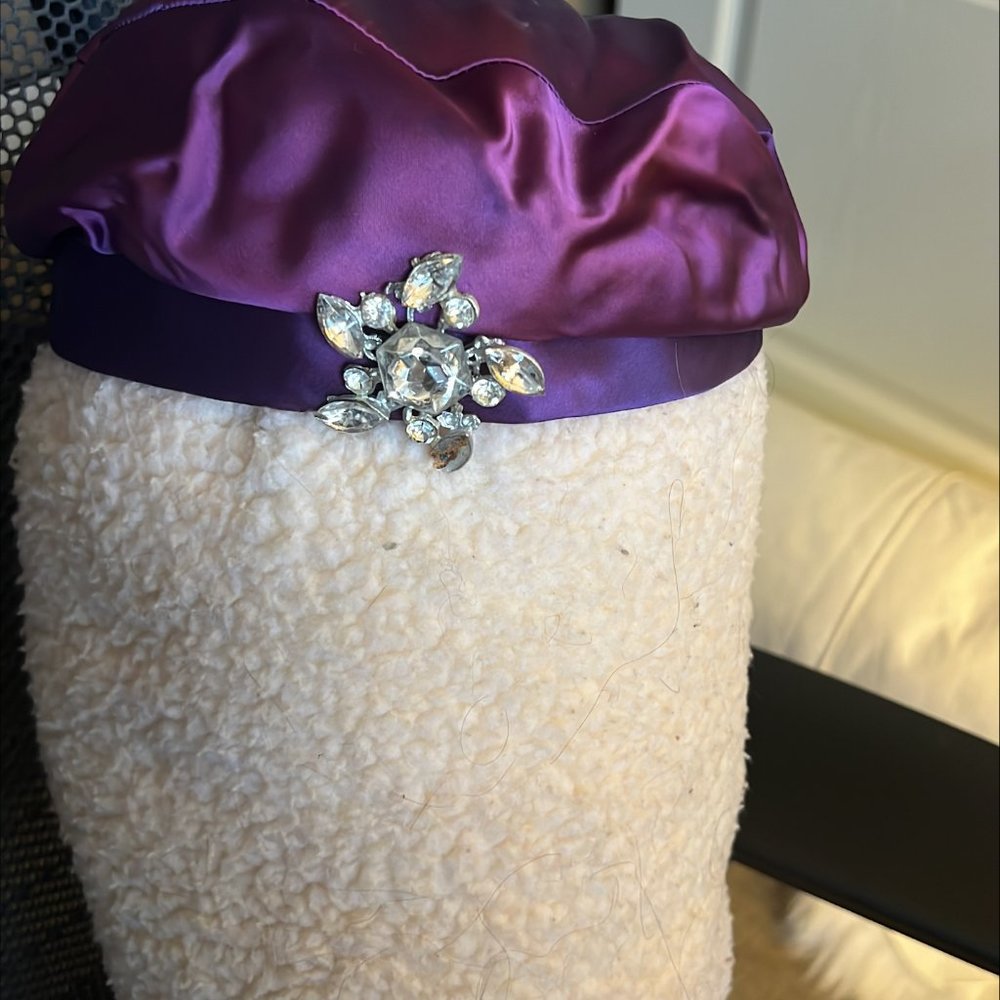 Joseph Magnin Vintage hat w/ removeable glass stone broach